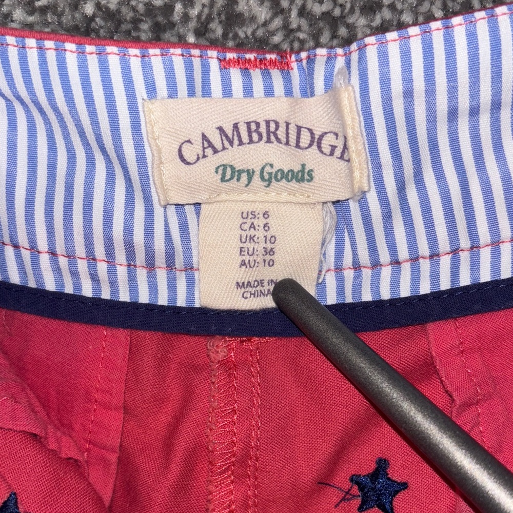 CAMBRIDGE DRY GOODS Stylish Red Star-Patterned Women's Shorts size 6 - Picture 7 of 8